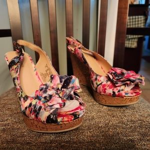 Womans sandals. Size 7